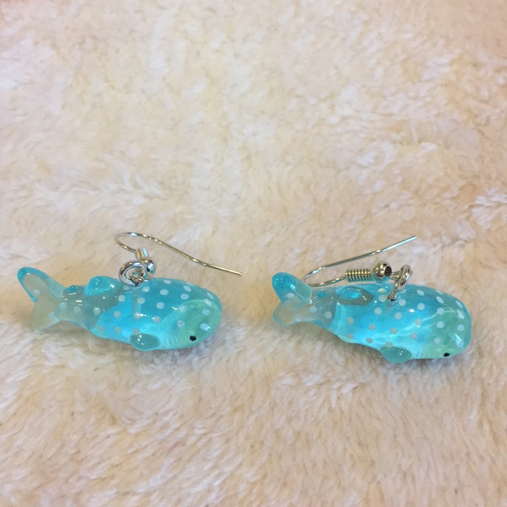 Baby Whale Earrings NWOT acrylic